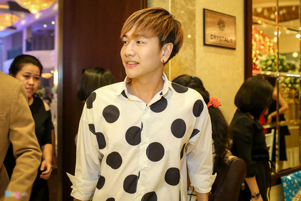 Mai Tài Phến, BB Trần cùng nhiều nghệ sĩ dự lễ cưới Vinh Râu