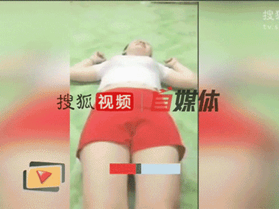 Cổ vũ vợ giảm béo bằng cách gập bụng thưởng tiền, anh chồng trong mộng là đây chứ còn ai