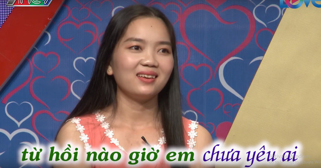 Bạn muốn hẹn hò: Cô gái 24 mùa khoai chưa yêu ai hôn chàng trai ngay trên sân khấu Bạn muốn hẹn hò: Cô gái 24 mùa khoai chưa yêu ai hôn chàng trai ngay trên sân khấu