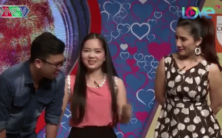 Bạn muốn hẹn hò: Cô gái 24 mùa khoai chưa yêu ai hôn chàng trai ngay trên sân khấu Bạn muốn hẹn hò: Cô gái 24 mùa khoai chưa yêu ai hôn chàng trai ngay trên sân khấu