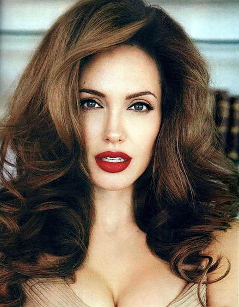 Những màu son nổi bật cho mùa lễ hội cuối năm