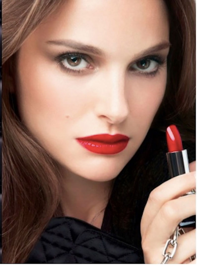 Những màu son nổi bật cho mùa lễ hội cuối năm