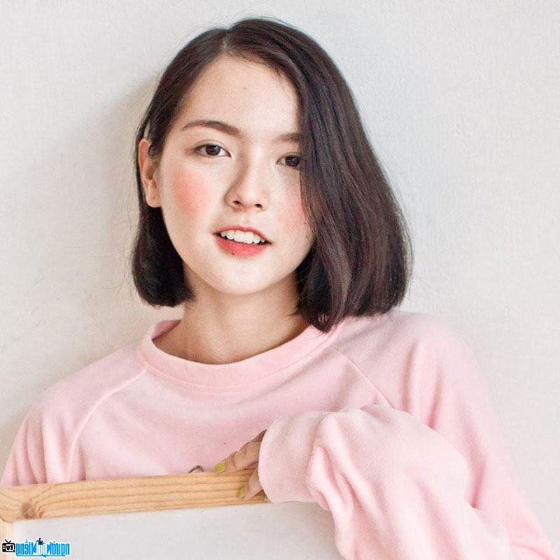 Những màu son nổi bật cho mùa lễ hội cuối năm