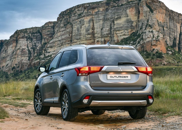 Mitsubishi Outlander 7 chỗ cạnh tranh Honda CR-V tại Việt Nam