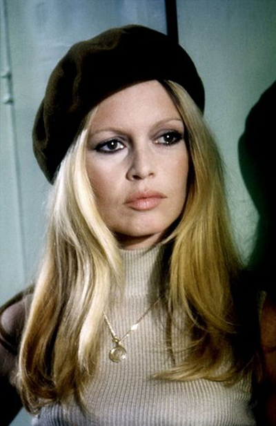 Mũ nồi lên ngôi - sự gắn kết giữa thời trang và xã hội