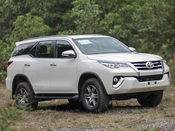 Ô tô nhập khẩu không có để bán đầu 2018 tại Việt Nam