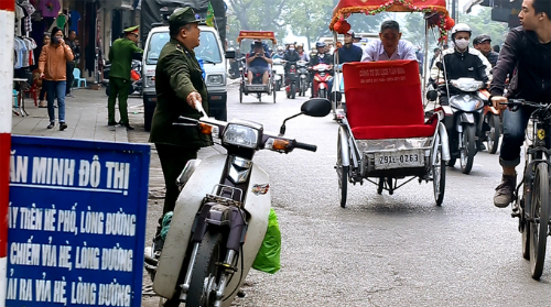 Đại biểu HĐND Hà Nội lo tăng phí vỉa hè tác động hàng triệu người