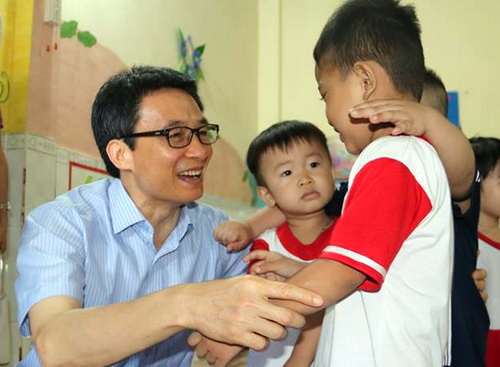 Phó thủ tướng Vũ Đức Đam kiểm tra trường mầm non lúc 6h