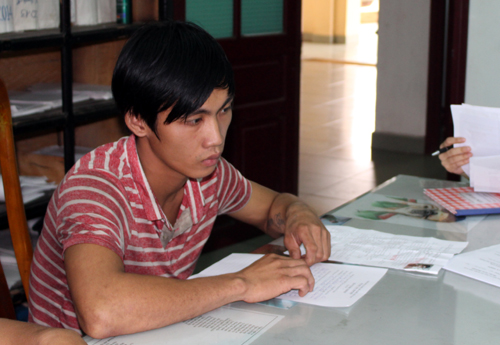 Thanh niên bị đâm hai nhát kéo trong tiệc sinh nhật