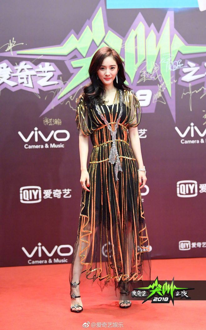 Dương Mịch, Phạm Băng Băng, Angela Baby… chính là những người đẹp rất hay chỉnh sửa váy áo hàng hiệu cho bớt sexy