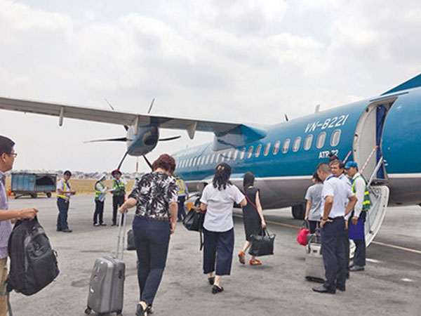 Một công an xã bị cấm bay vì trốn nộp phạt