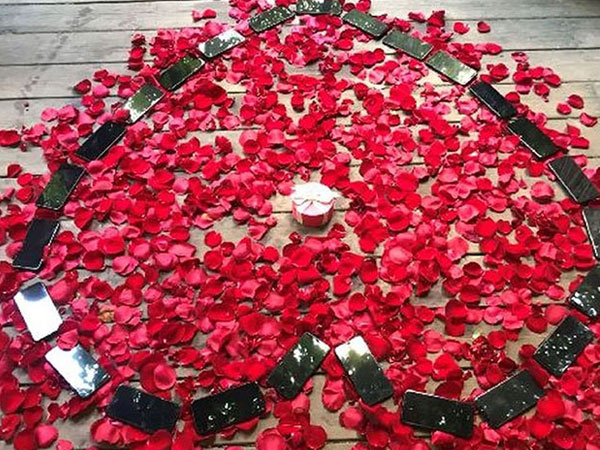 Chàng lập trình viên mua 25 chiếc iPhone X cầu hôn bạn gái Chàng lập trình viên mua 25 chiếc iPhone X cầu hôn bạn gái