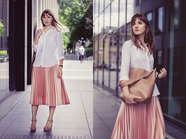 Chân váy dập ly ánh kim giúp bạn sáng bừng trên phố