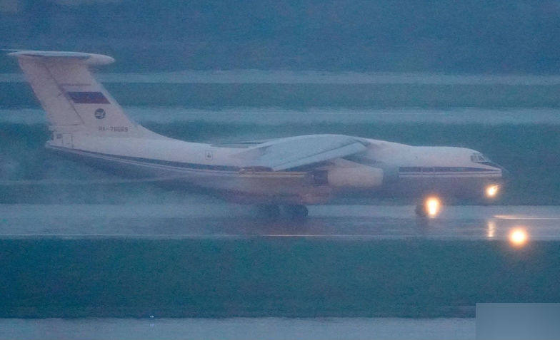 Thêm chuyên cơ vận tải của Nga đáp xuống Đà Nẵng