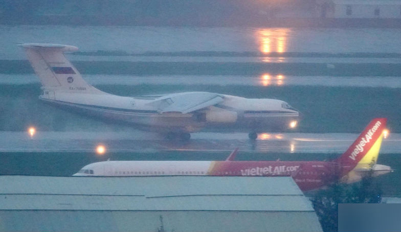 Thêm chuyên cơ vận tải của Nga đáp xuống Đà Nẵng