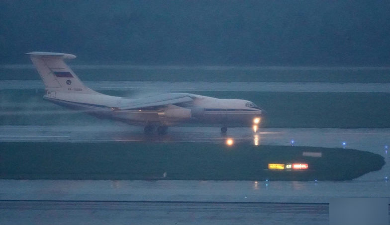 Thêm chuyên cơ vận tải của Nga đáp xuống Đà Nẵng