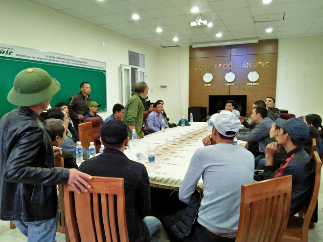 Dân vây trạm thu phí BOT, chủ đầu tư cam kết miễn phí cho người địa phương