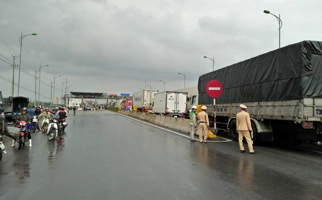 Dân vây trạm thu phí BOT, chủ đầu tư cam kết miễn phí cho người địa phương