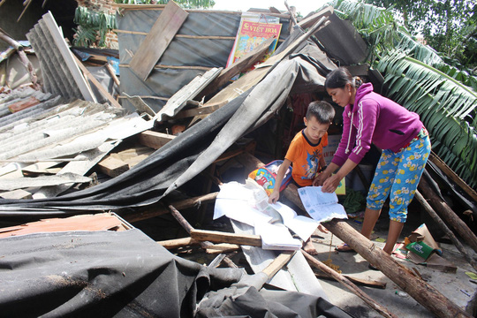 Dự báo một nơi, bão vào một ngả?