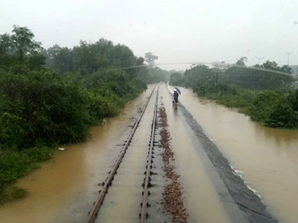 Đường sắt Bắc Nam chia cắt trong 3 ngày tới