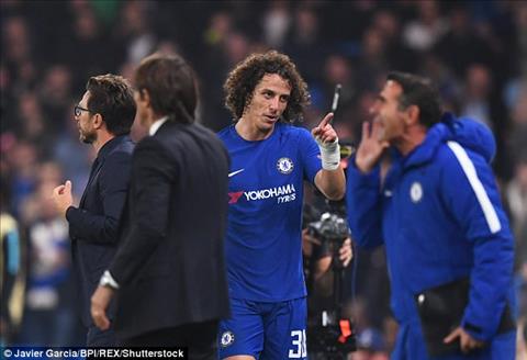Conte ngầm thừa nhận David Luiz không còn đường sống ở Chelsea