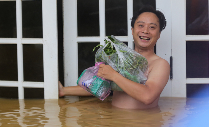 Lũ lên đỉnh, phố cổ Hội An bị cô lập