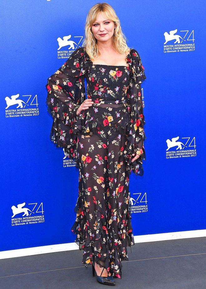 Loạt sao chứng minh mốt maxi hoa đã quay trở lại và lợi hại hơn xưa