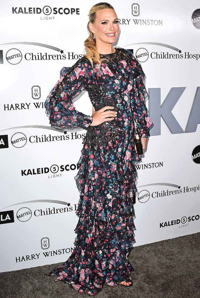 Loạt sao chứng minh mốt maxi hoa đã quay trở lại và lợi hại hơn xưa