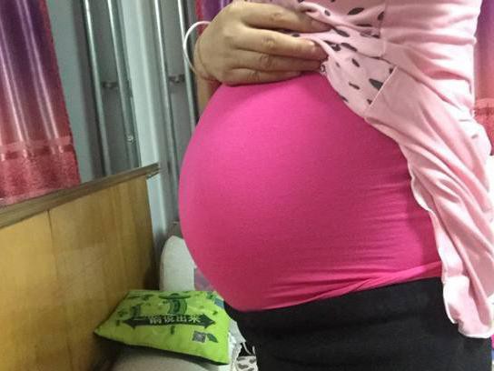 Sống chung với mẹ chồng phiên bản ngược: Vợ bầu được cưng như bà hoàng, chồng nhất quyết đòi ra riêng vì không hợp mẹ