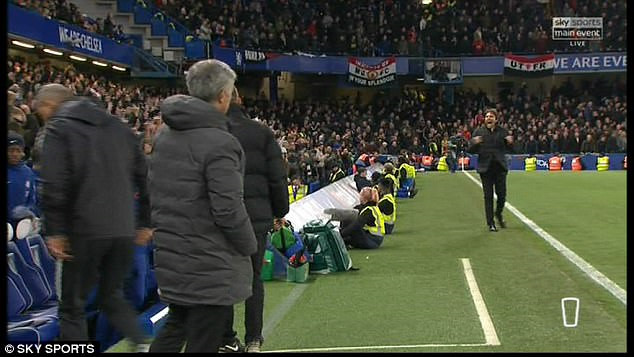 Mừng chiến thắng, Conte không thèm bắt tay Mourinho