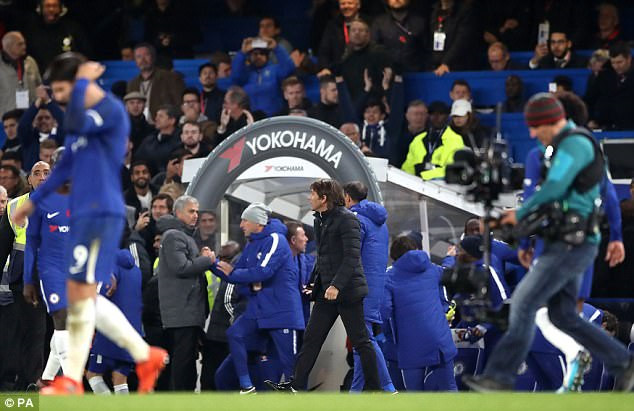 Mừng chiến thắng, Conte không thèm bắt tay Mourinho