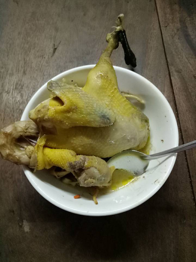 Phát hiện ra âm mưu đằng sau nồi gà hầm chồng nấu bắt vợ ăn hết khiến cô vợ trẻ lặng lẽ khóc
