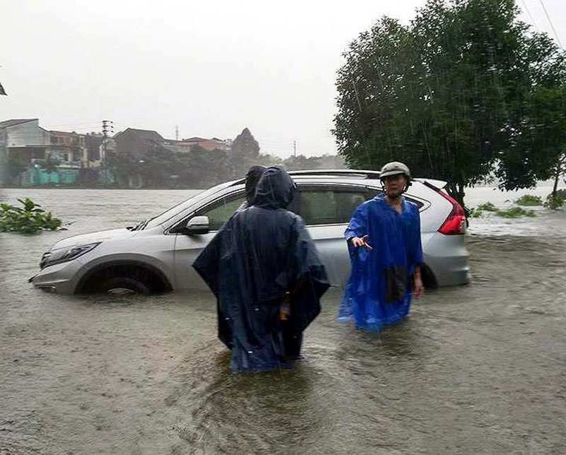 Những nạn nhân bốn bánh của bão số 12
