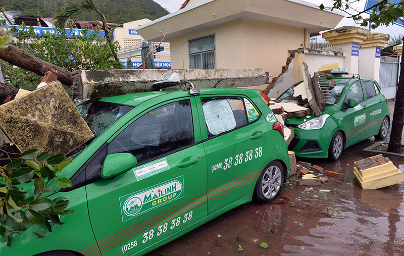 Những nạn nhân bốn bánh của bão số 12