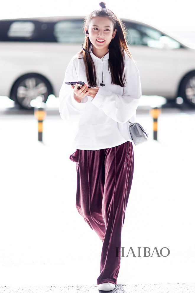 Đông này hãy nhanh chân sắm quần nhung vì nó sắp thành xu hướng đến nơi rồi