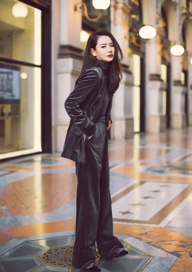 Đông này hãy nhanh chân sắm quần nhung vì nó sắp thành xu hướng đến nơi rồi