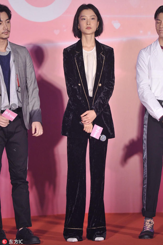 Đông này hãy nhanh chân sắm quần nhung vì nó sắp thành xu hướng đến nơi rồi