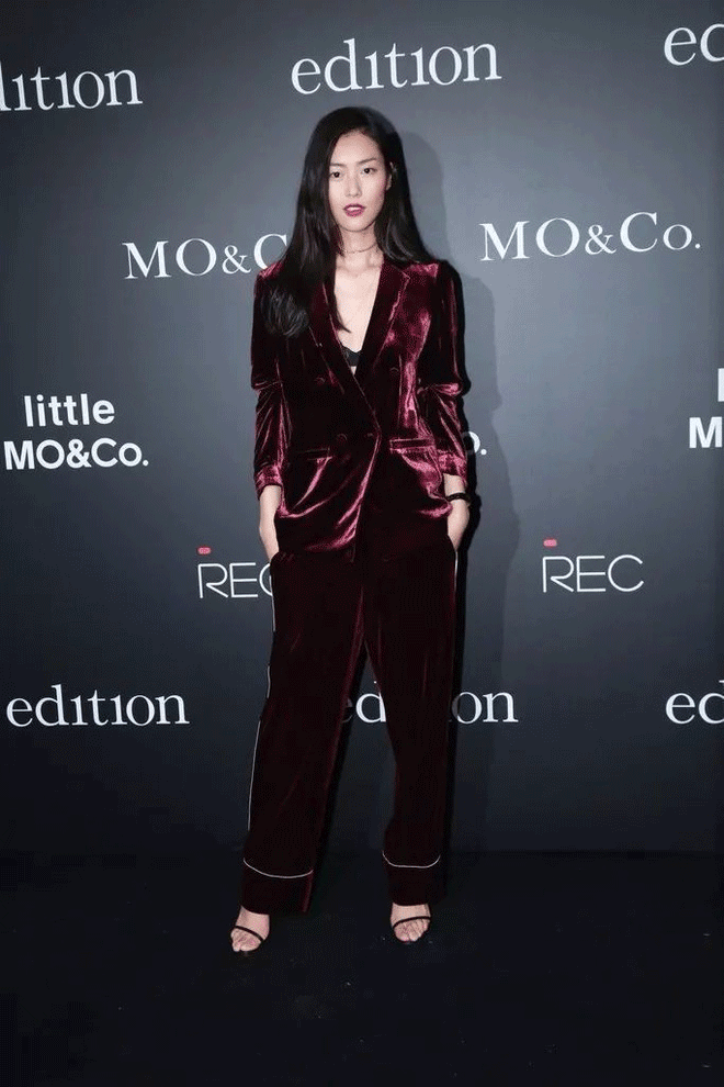 Đông này hãy nhanh chân sắm quần nhung vì nó sắp thành xu hướng đến nơi rồi