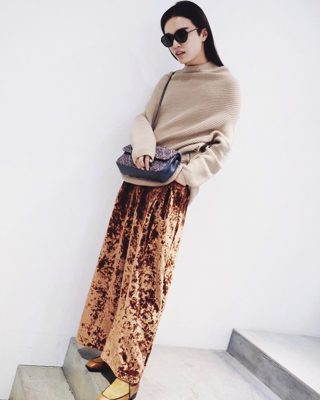 Đông này hãy nhanh chân sắm quần nhung vì nó sắp thành xu hướng đến nơi rồi