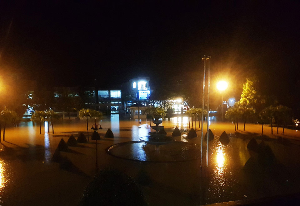 Hơn 15.000 ngôi nhà ở rốn lũ Đại Lộc ngập sâu trong nước