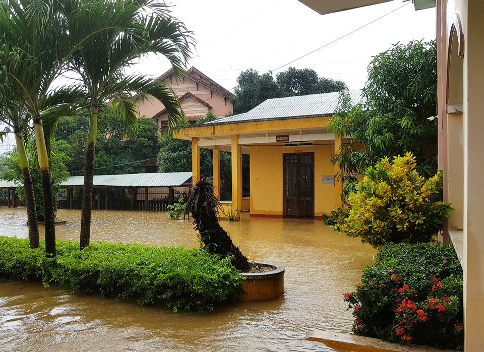 Hơn 15.000 ngôi nhà ở rốn lũ Đại Lộc ngập sâu trong nước