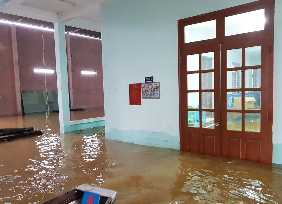 Hơn 15.000 ngôi nhà ở rốn lũ Đại Lộc ngập sâu trong nước