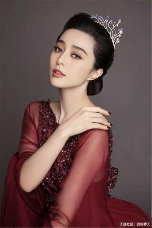 Những ông hoàng, bà hậu không ai dám đắc tội của Cbiz