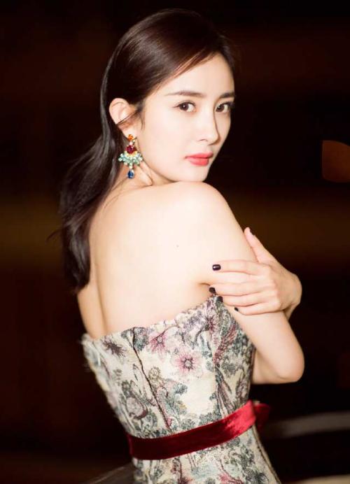 Những ông hoàng, bà hậu không ai dám đắc tội của Cbiz