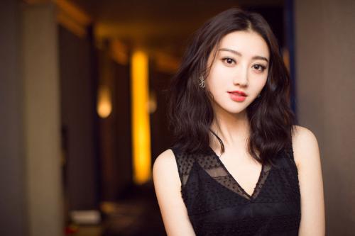 Những ông hoàng, bà hậu không ai dám đắc tội của Cbiz