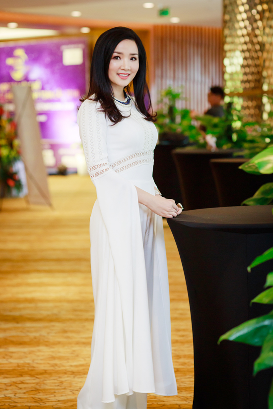 Hoa hậu Giáng My: Nhiều fan của Huyền My nhắn tin thô tục cho tôi