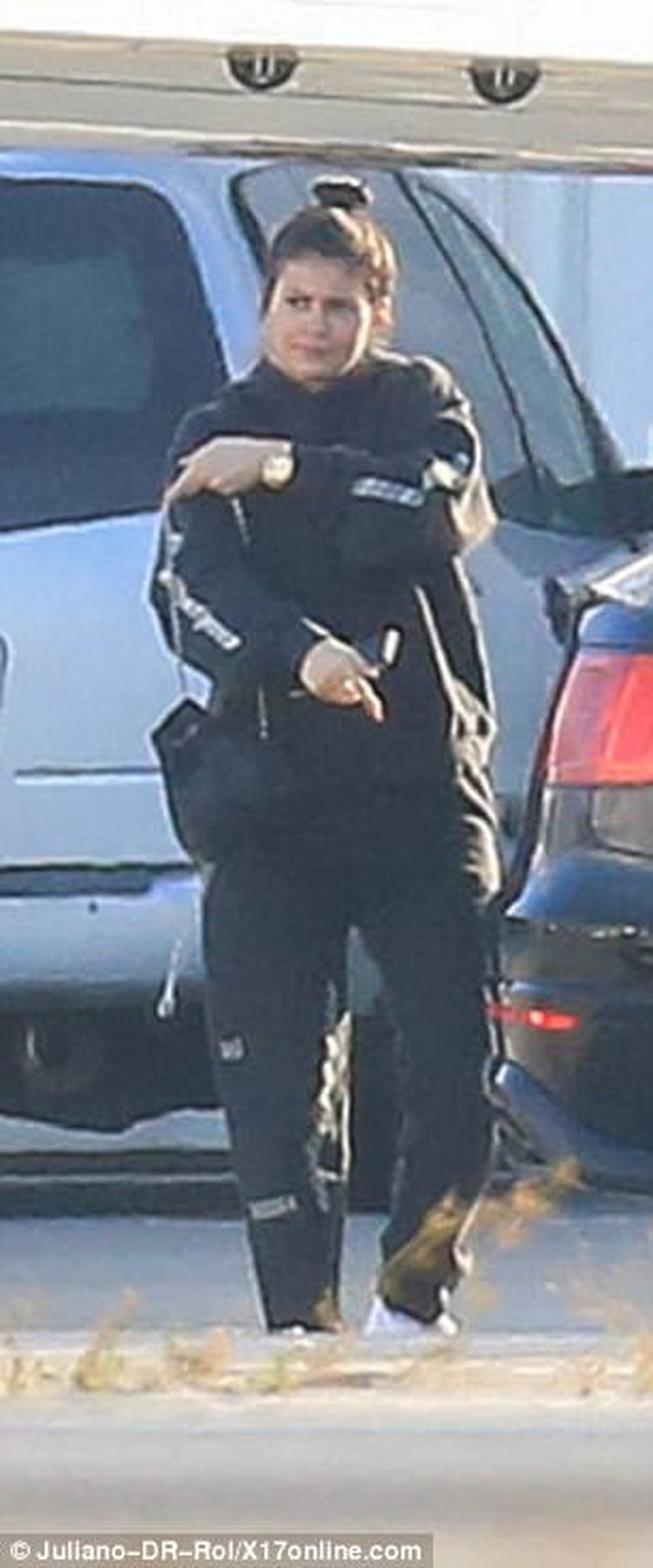 Kylie Jenner bị tung ảnh phát tướng vì mang bầu nhưng vẫn cố chối đây không phải ảnh thật