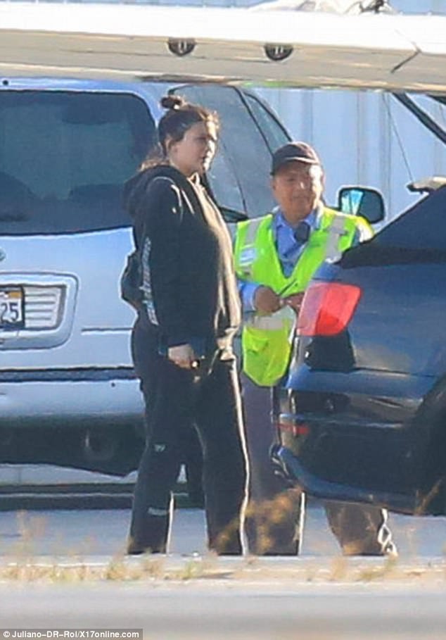 Kylie Jenner bị tung ảnh phát tướng vì mang bầu nhưng vẫn cố chối đây không phải ảnh thật