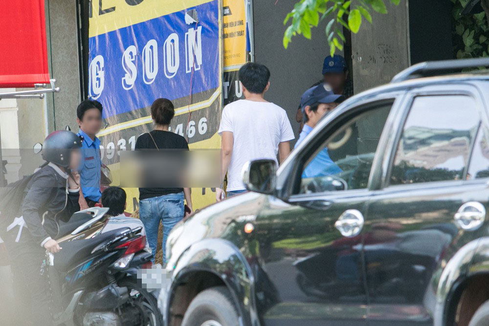 Midu tiếp tục bị bắt gặp thân thiết với bạn thân của Phan Thành trên phố