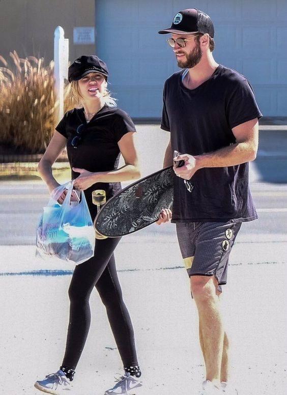 Miley Cyrus và Liam Hemsworth đã cưới bí mật từ 6 tháng trước?